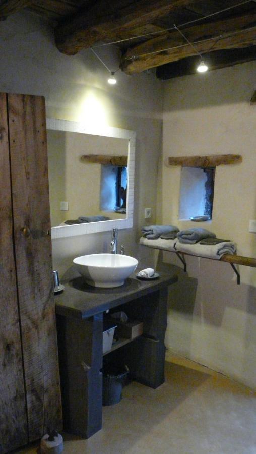 Suites De Campagne Les Eydieux, Petits Dejeuners Inclus Saint-Angel  Luaran gambar