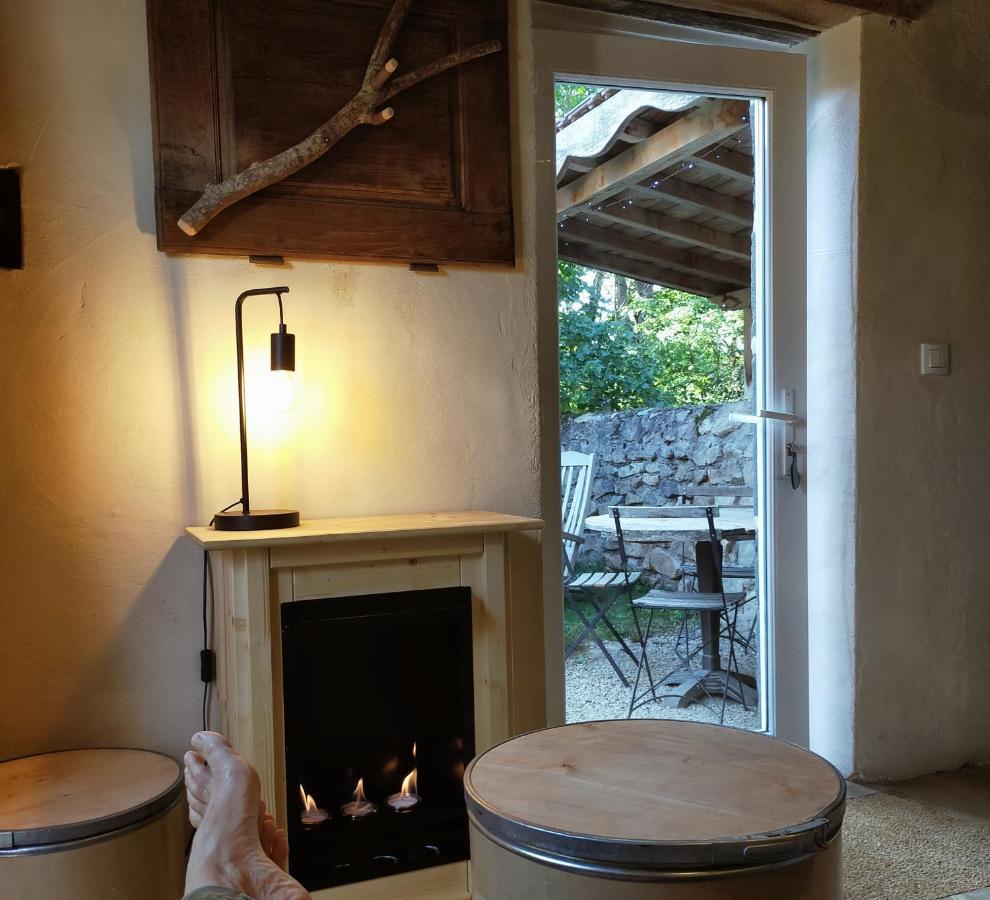 Suites De Campagne Les Eydieux, Petits Dejeuners Inclus Saint-Angel  Luaran gambar