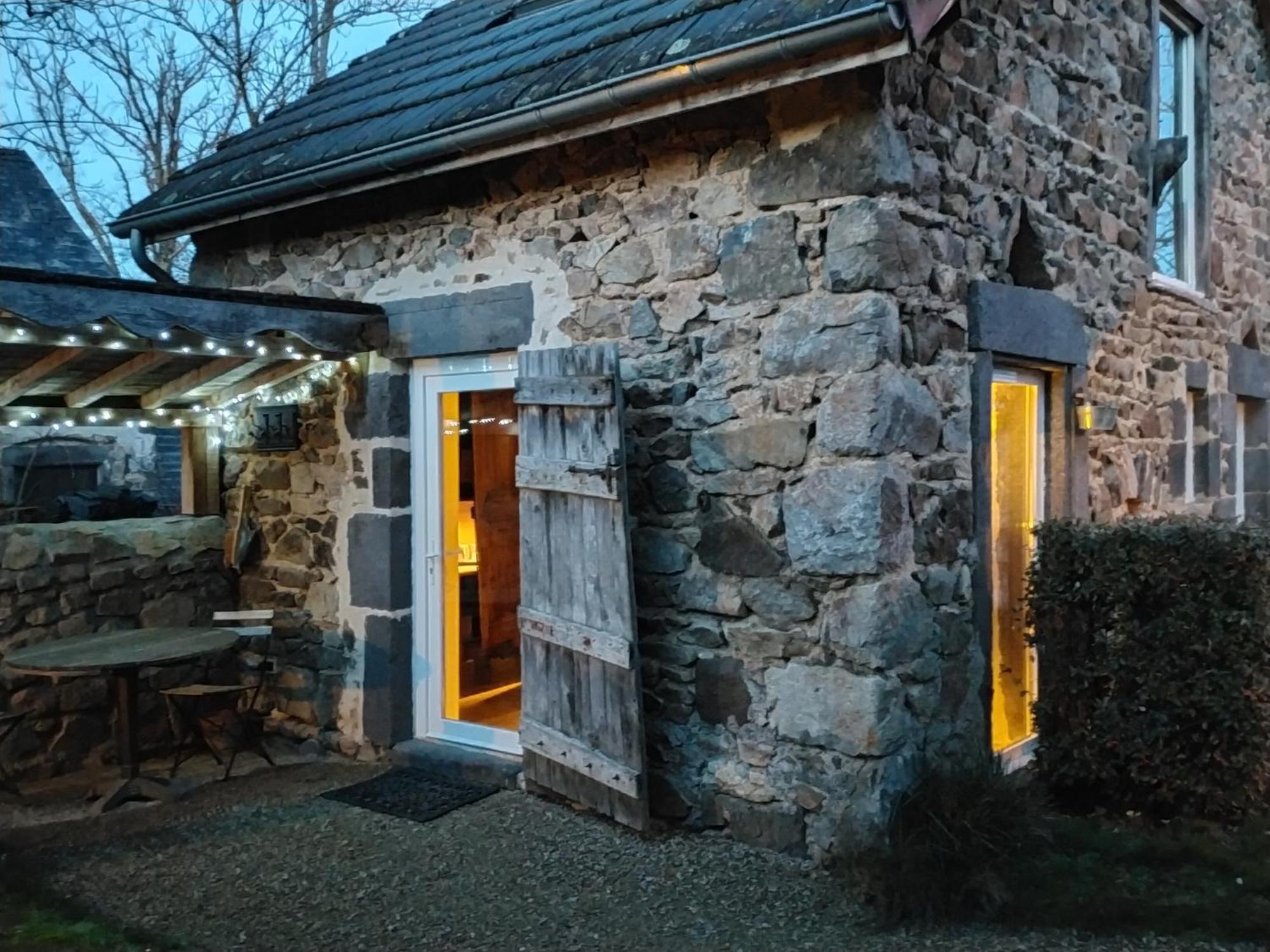 Suites De Campagne Les Eydieux, Petits Dejeuners Inclus Saint-Angel  Luaran gambar